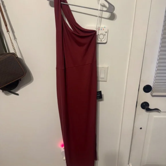 NWT Lulus Pure Attractions Burgundy One Shoulder Ribbed Midi Dress - Picture 5 of 8